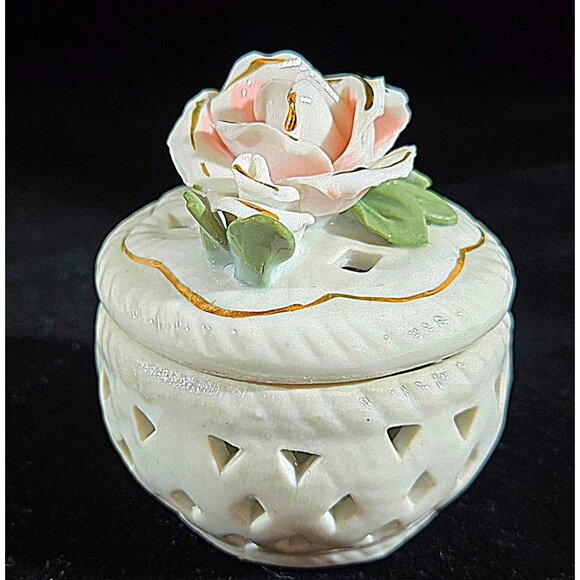 Beautiful porcelain roses trinket box cachet pot  3" - Picture 1 of 7